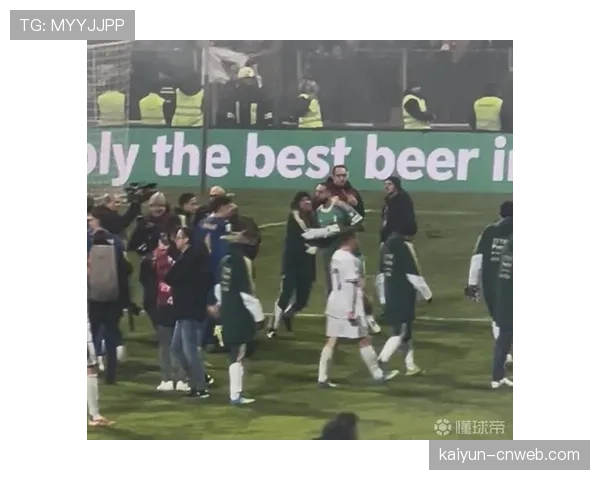 特写：点球大战中，多纳鲁马与特尔施特根在门线上的心理对决